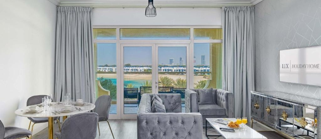 Lux - The Shoreline Beach House, Дубай — фото 1