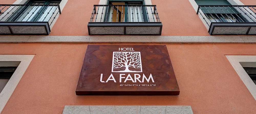 Hotel La Farm, 圣伊尔德丰索或拉格兰哈 — 照片 1