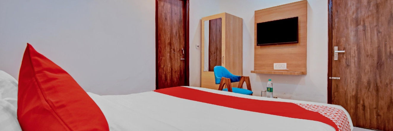 OYO 77653 Hotel Le Majestic, 萨希布扎达阿吉特辛格纳加尔 — 照片 1