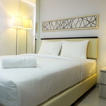 Studio Room Azalea Suites Apartment By Travelio, Чикаранг — фото 5