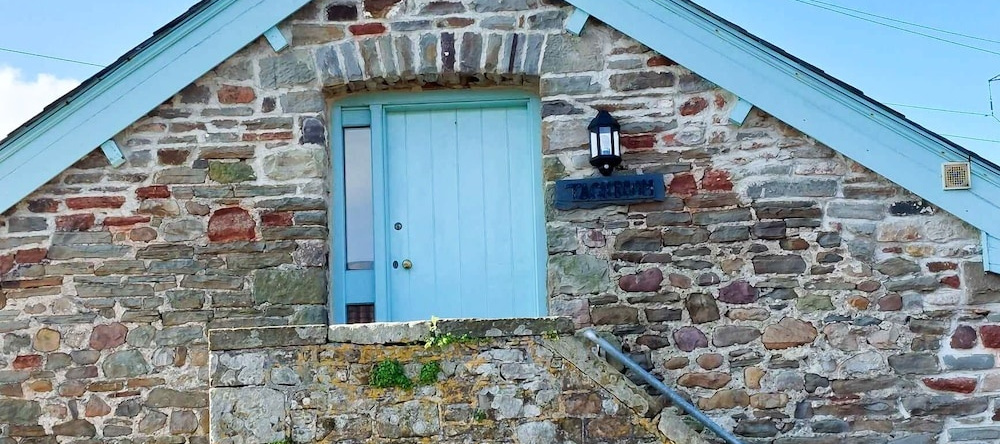 Tyncellar Farm Holiday Cottages, Port Talbot — photo 1
