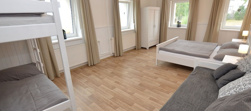 Spacious Cottage With 7 Bedrooms, 3 Bathrooms And Sauna In The Ore Mountains, Коварска — фото 1