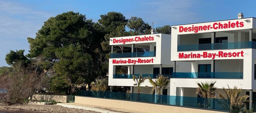 Design-Beachresort, 亚塞尼采 — 照片 1