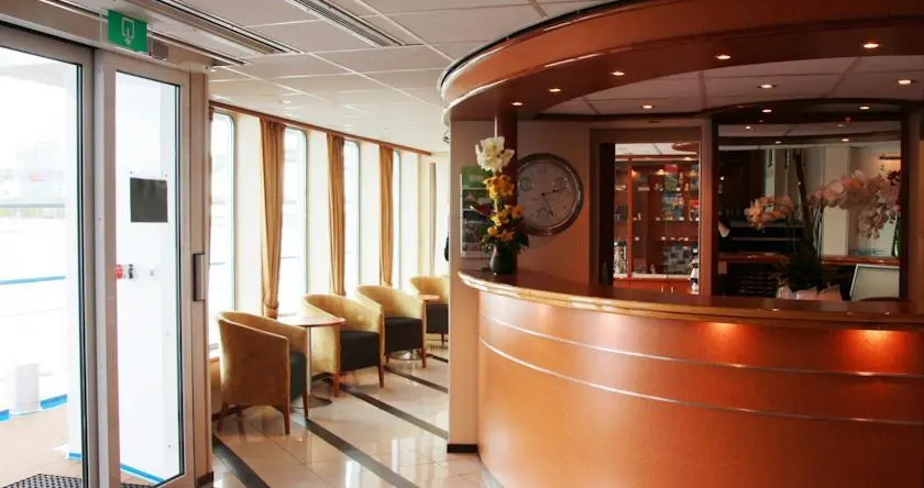 Fairtours Hotelschiff Regina Rheni **** Neuss, 诺伊斯 — 照片 1